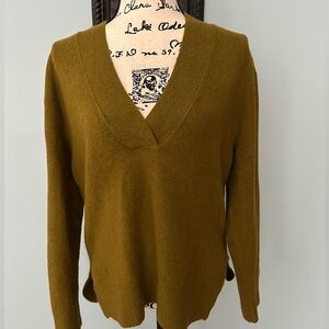 Banana Republic Olive V-Neck Women's Sweater